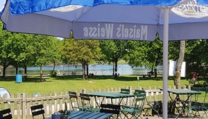 Outdoor Center Borken - restaurant en terras met uitzicht op het meer; Pröbstingsee